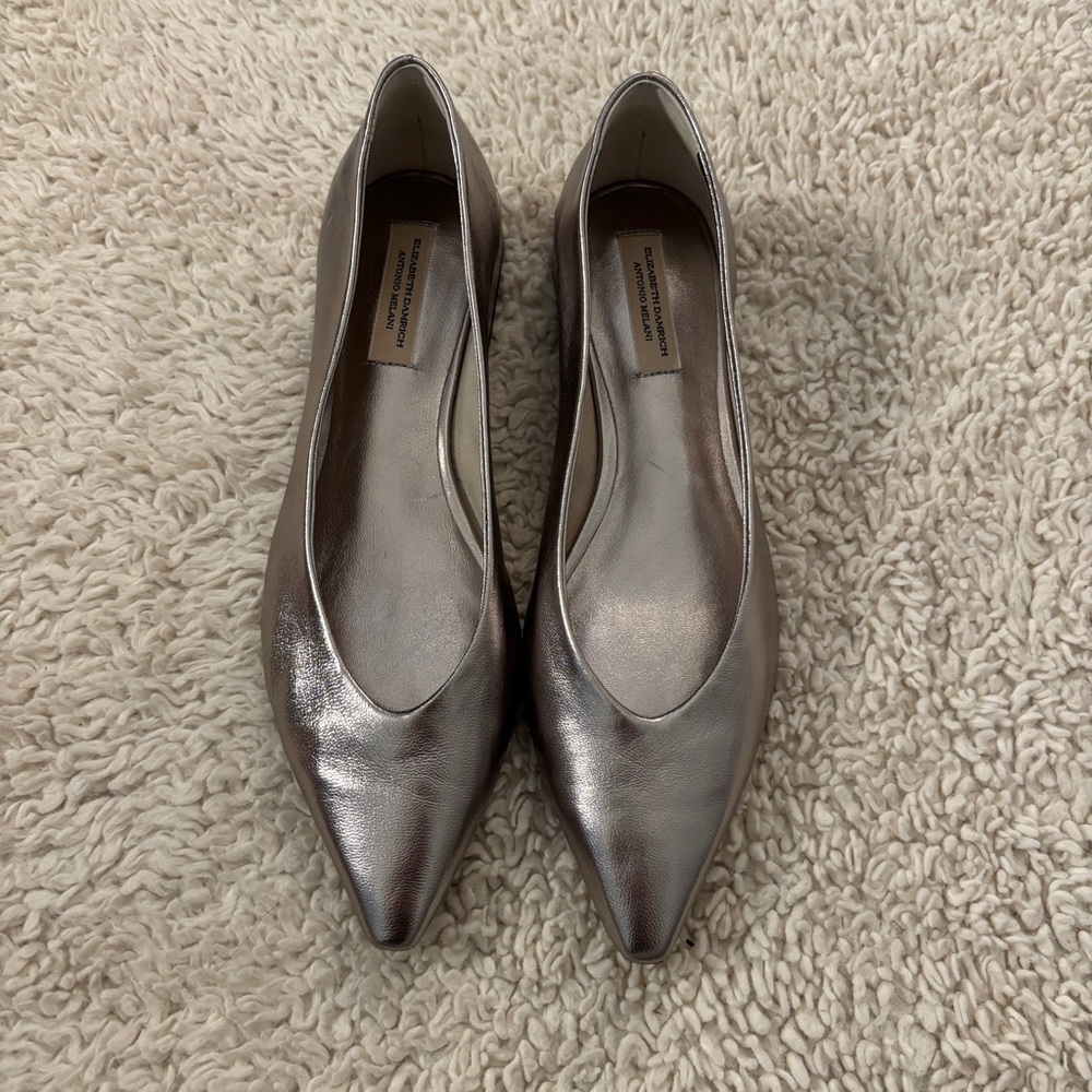 Elizabeth Damrich Trapeze Metallic Leather
Dress Pumps size 7 - Picture 3 of 9